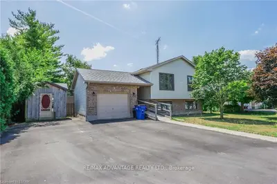 5 BROADWAY Street, Newbury, ON N9L 1Z0