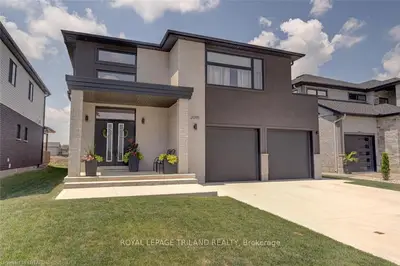 2095 Ironwood Road, London South, ON N6K 0C5