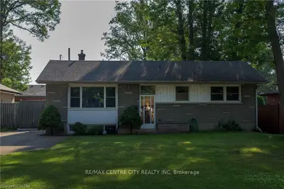 6 STRATHCONA Drive, London East, ON N5W 1P8