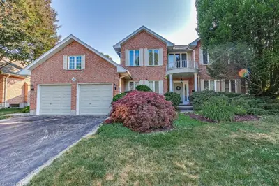 31 CHESTNUT Hill, London South, ON N6K 4J5