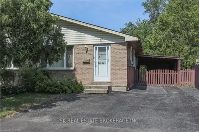 17 EDGEMERE Crescent, London South, ON N5Z 4M6