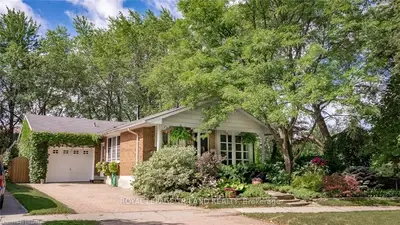 136 GLENROY Crescent, London South, ON N5Z 4H7