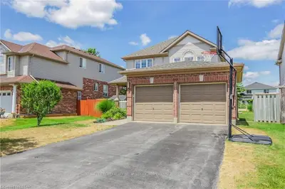 1090 STAGHORN Crescent, London East, ON N5Y 5R1