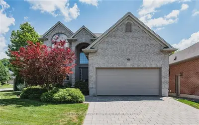 137 OCTOBER Crescent, London South, ON N6K 4E1