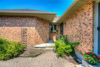 1443 COMMISSIONERS Road 41, London South, ON N6K 1E2