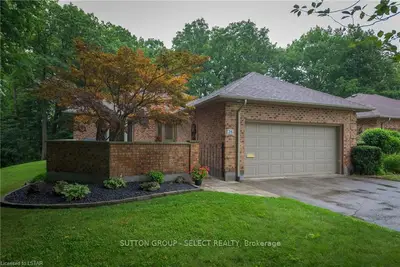 1443 COMMISSIONERS Road 26, London South, ON N6K 1E2