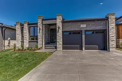 1039 EAGLETRACE Drive, London North, ON N6G 0S5