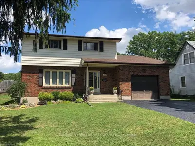 368 Kenmore Place, London East, ON N5Y 1V2
