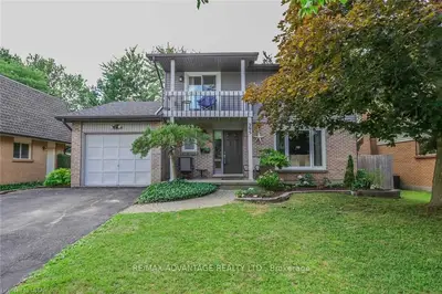 295 VILLAGE GREEN Avenue, London South, ON N6J 3Z2