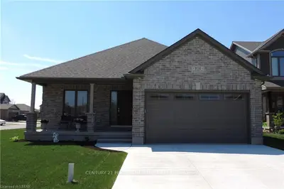 605 KETTER Way, Plympton-Wyoming, ON N0N 1T0