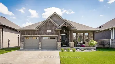141 COLLINS Way, Strathroy-Caradoc, ON N6G 0G2