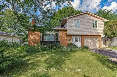 31 ROLAND Lane, London North, ON N5X 1E9