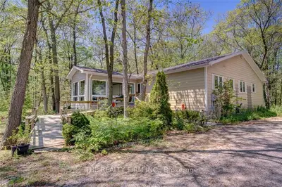 10092 Lakeshore Road, Lambton Shores, ON N0M 1T0