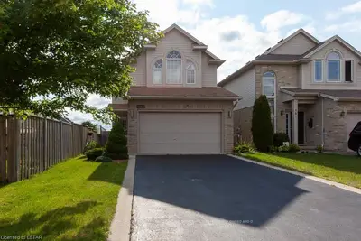 490 CUDMORE Crescent, London South, ON N6M 1M3