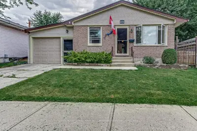 66 SCOTCHMERE Crescent, London South, ON N6E 2A1