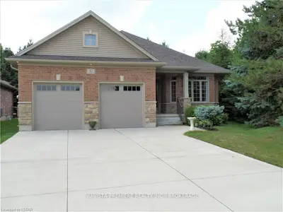 10 Hollingshead Road, Ingersoll, On N5c 0b4