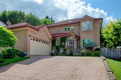 94 CHALET Crescent, London South, ON N6K 3C6