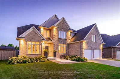 2223 LADYSLIPPER Crescent, London South, ON N6K 0A5