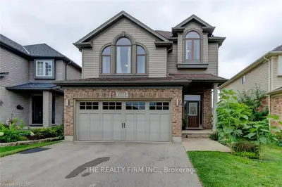 1113 NORTH WENIGE Drive, London North, ON N5X 4K5