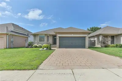 52 QUEENSWAY Drive, Strathroy-Caradoc, ON N7G 4M3