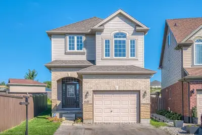 1040 MAPLERIDGE Street, London North, ON N6H 0A8