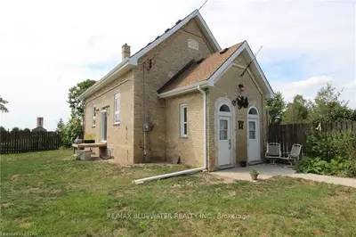 35921 HUTCHINSON Road, North Middlesex, ON N0M 2K0