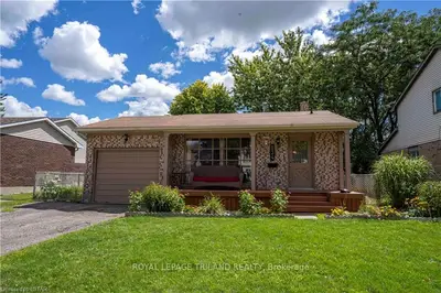 234 DEVERON Crescent, London South, ON N5Z 4J5