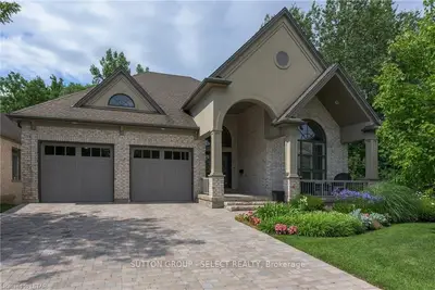 2014 VALLEYRUN Boulevard 15, London North, ON N6G 5N8