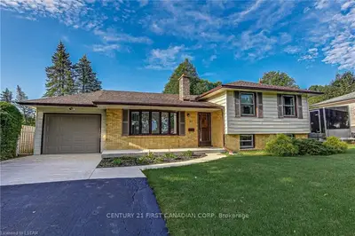 23 AGINCOURT Place, London South, ON N5Z 4E3