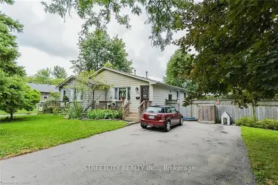 36 MOHEGAN Crescent, London East, ON N5V 2X6