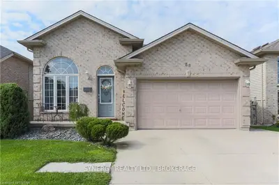 56 RIDGE Street, Strathroy-Caradoc, ON N7G 4J9