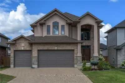 1266 EAGLETRACE Drive, London North, ON N6G 0K8
