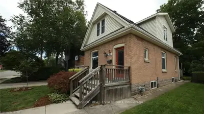 245 EMERY Street E, London South, ON N6C 2E3