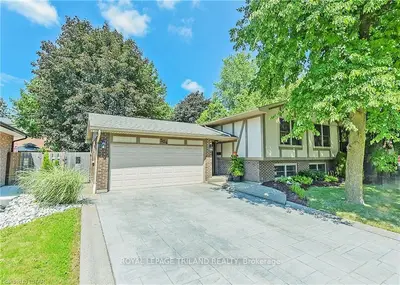 304 BLACKACRES Boulevard, London North, ON N6G 3C7