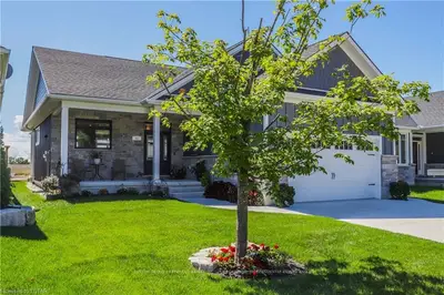 62 DEERFIELD Road, Lambton Shores, ON N0M 1T0