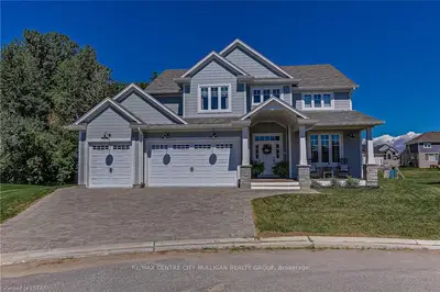 726 WOODS EDGE Road, Strathroy-Caradoc, ON N0L 1W0