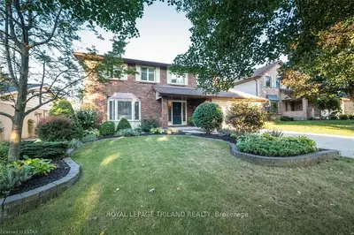 25 WHISPERWOOD Crescent, London South, ON N6K 3Y9