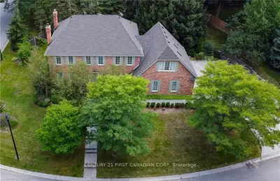 2 PITCARNIE Crescent, London North, ON N6G 4N4