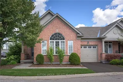 2025 MEADOWGATE Boulevard 249, London South, ON N6K 1M9