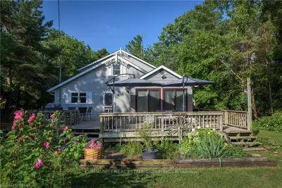 9703 IPPERWASH Road, Lambton Shores, ON N0M 1J3