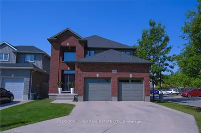 1246 OAKCROSSING Road, London North, ON N6H 0C2