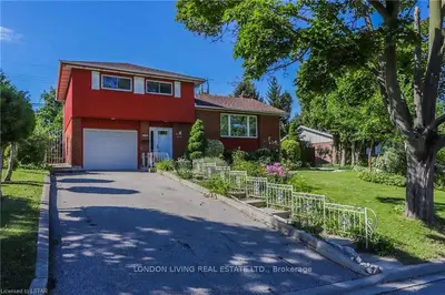1034 EAGLE Drive, London South, ON N5Z 3H5
