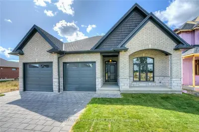 12 FOXEN Street, Strathroy-Caradoc, ON N6H 1V2