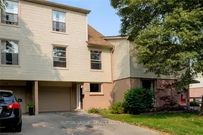 128 MCMASTER Drive, London South, ON N6J 1J4