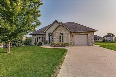 111 MACNAB Street, Lambton Shores, ON N0N 1J0