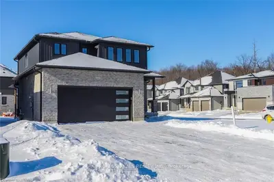 14 MCNEIL Street, Strathroy-Caradoc, ON N0L 1W0
