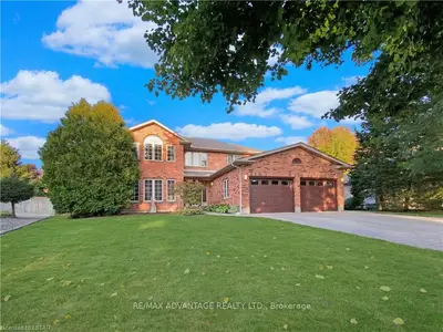 66 WINTERGARDEN Court, London East, ON N5Y 5M3