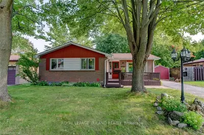1532 LIMBERLOST Road, London North, ON N6G 2C8