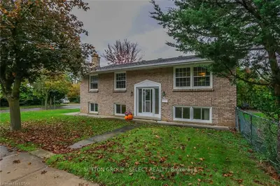 4 PAPERBIRCH Crescent, London North, ON N6G 1L7