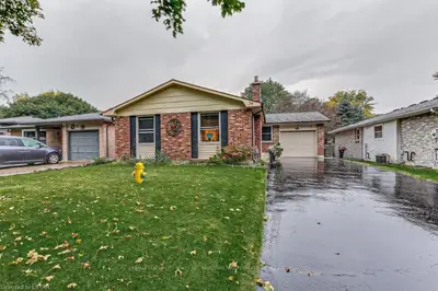 79 FAIRLANE Road, London South, ON N6K 3E3